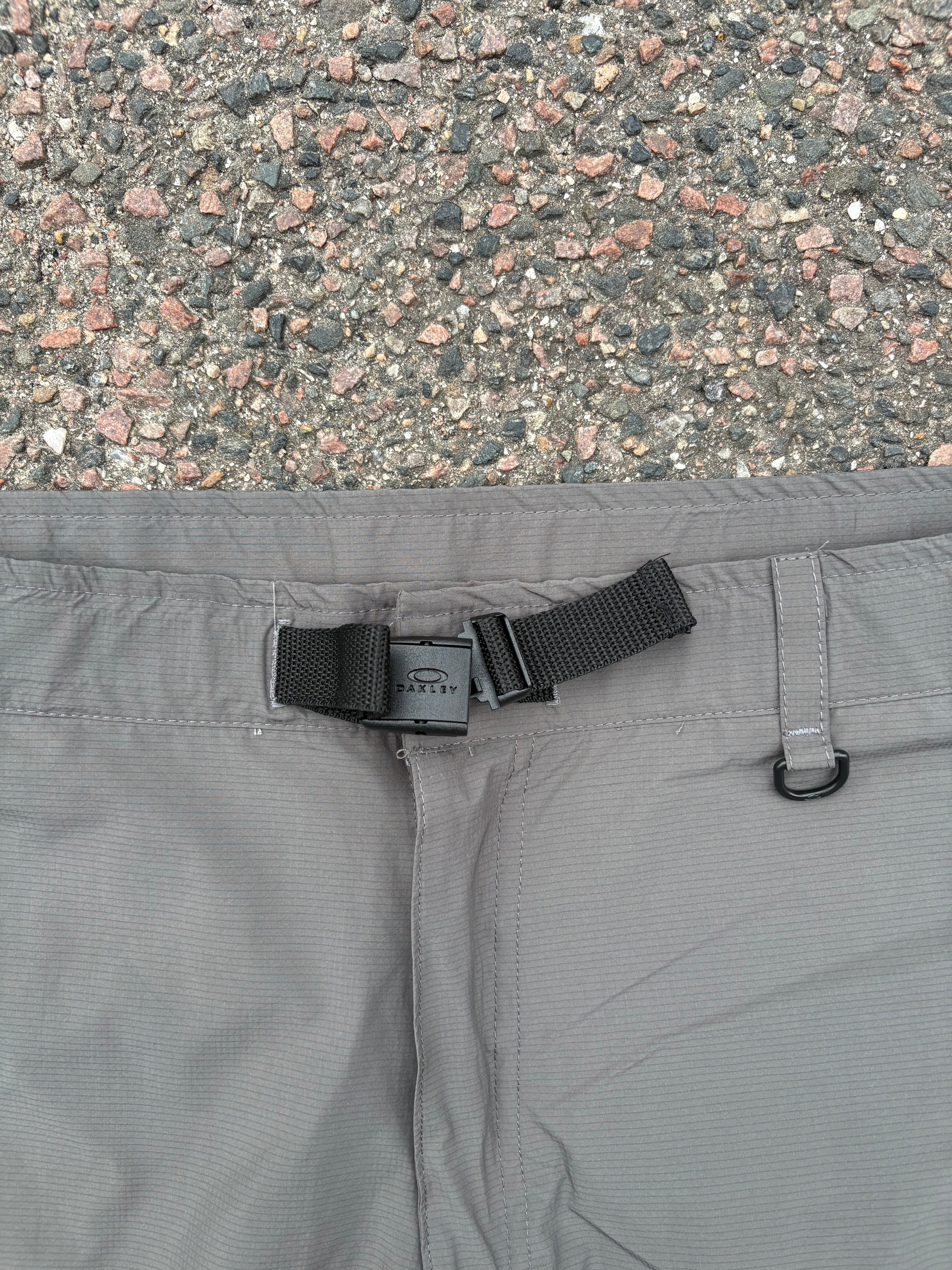 Baggy Oakley ski pants gray