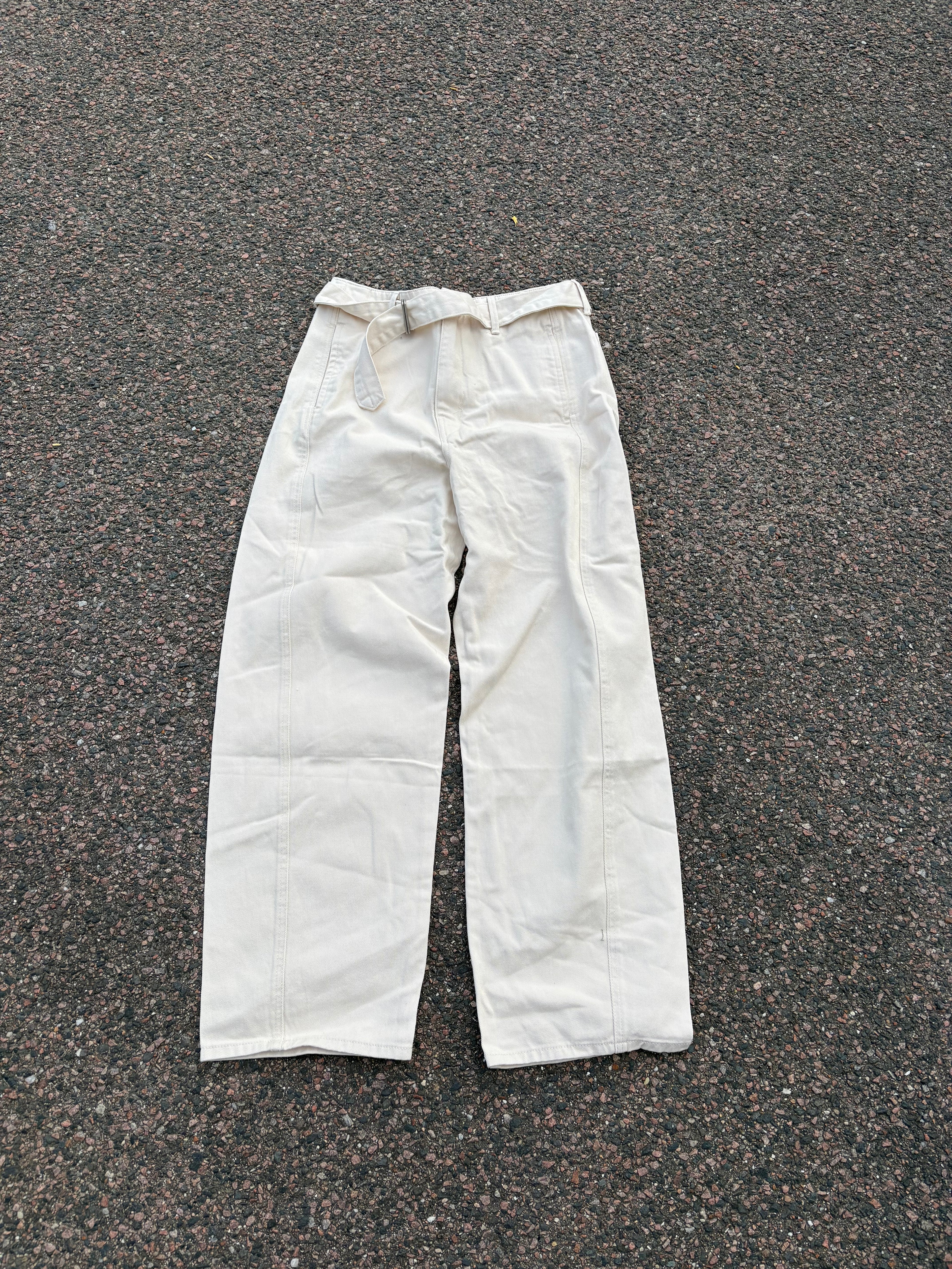 White waistbelt pants wide