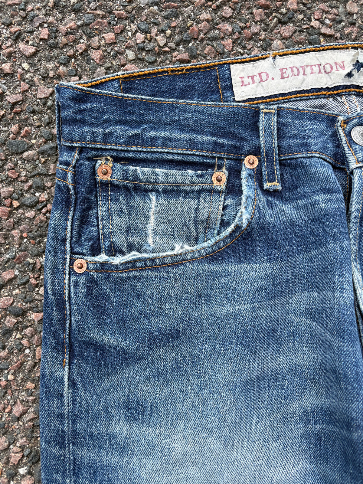Vintage Levis ltd edition washed jeans straight fit