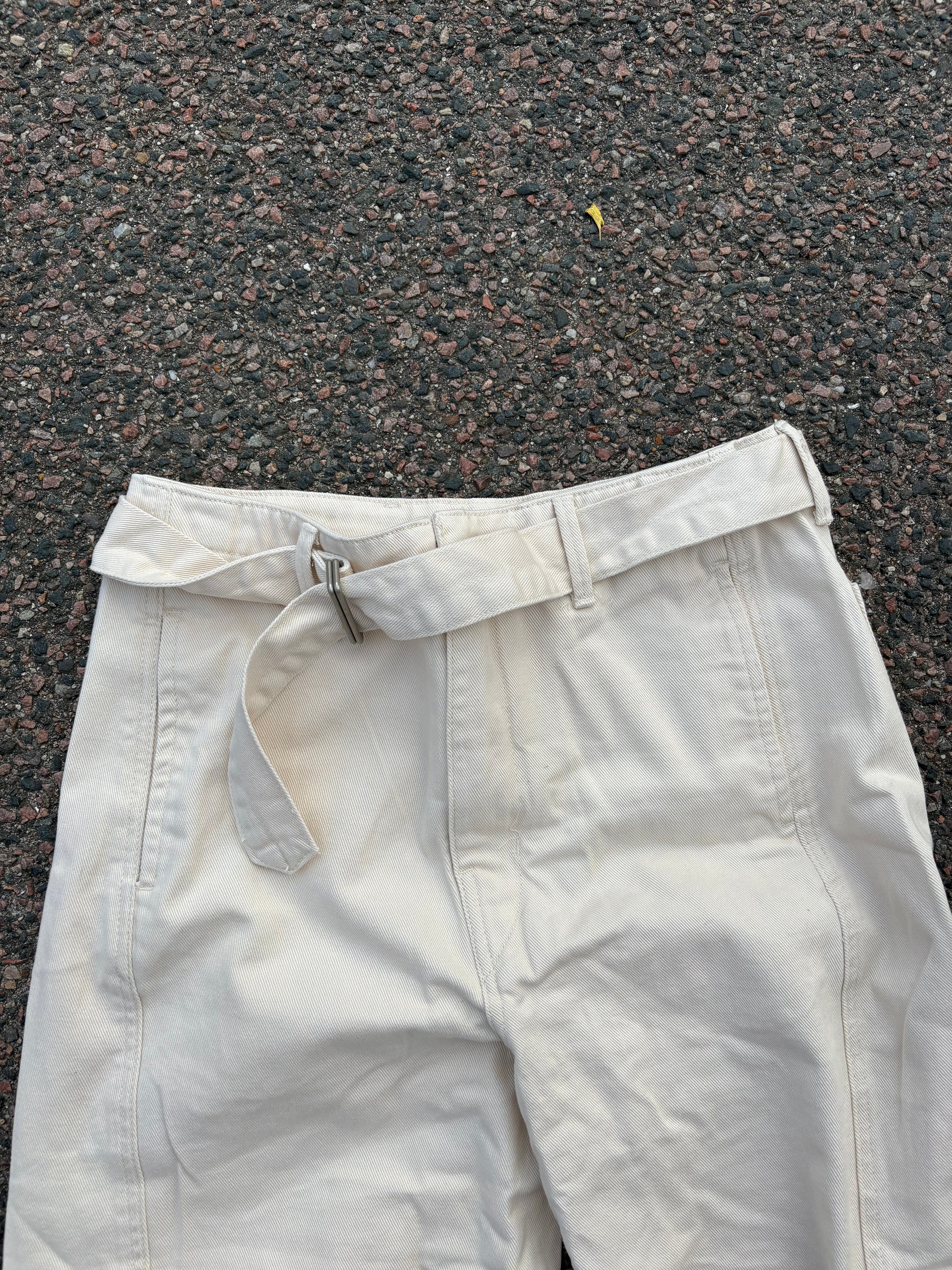 White waistbelt pants wide