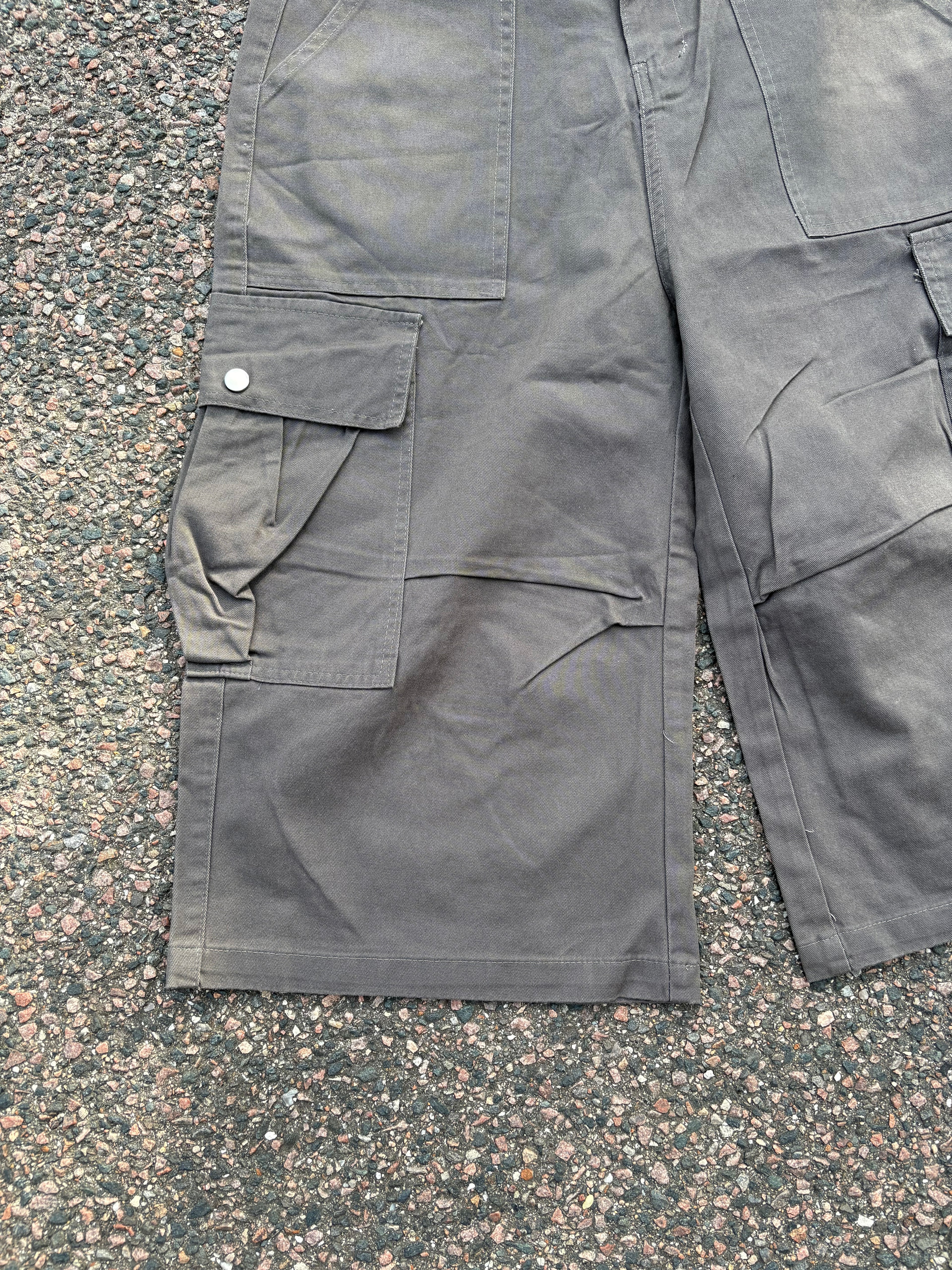 Baggy Capri shorts cargo gray