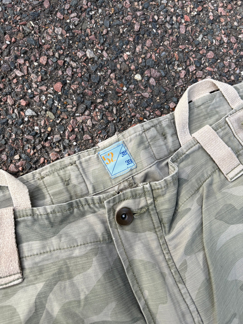 Baggy cargo camo shorts