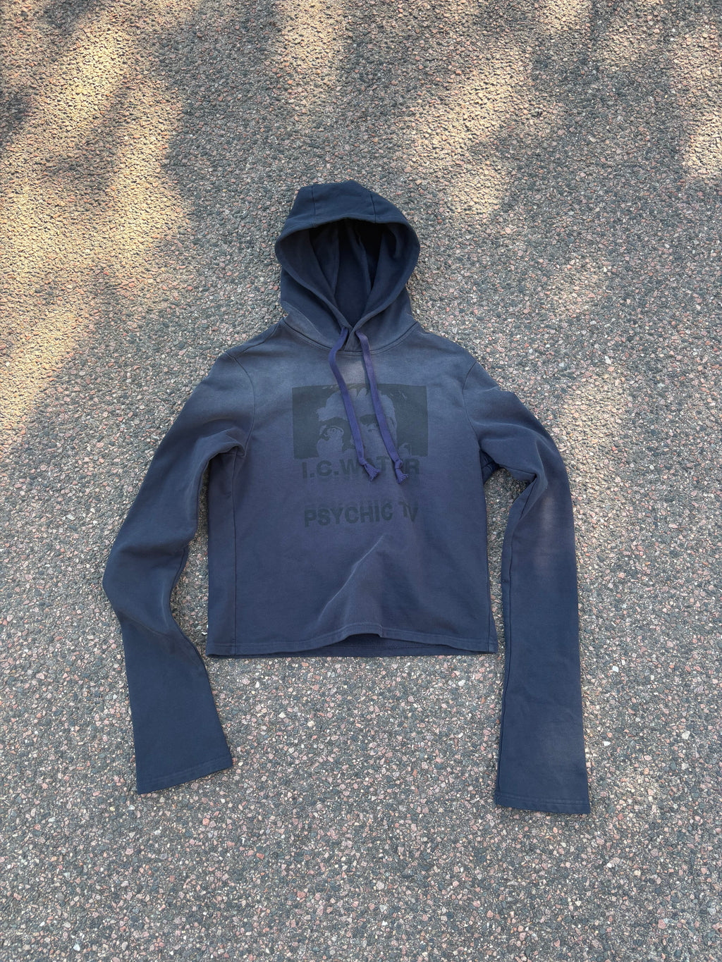 No E Mosen cropped navy hoodie