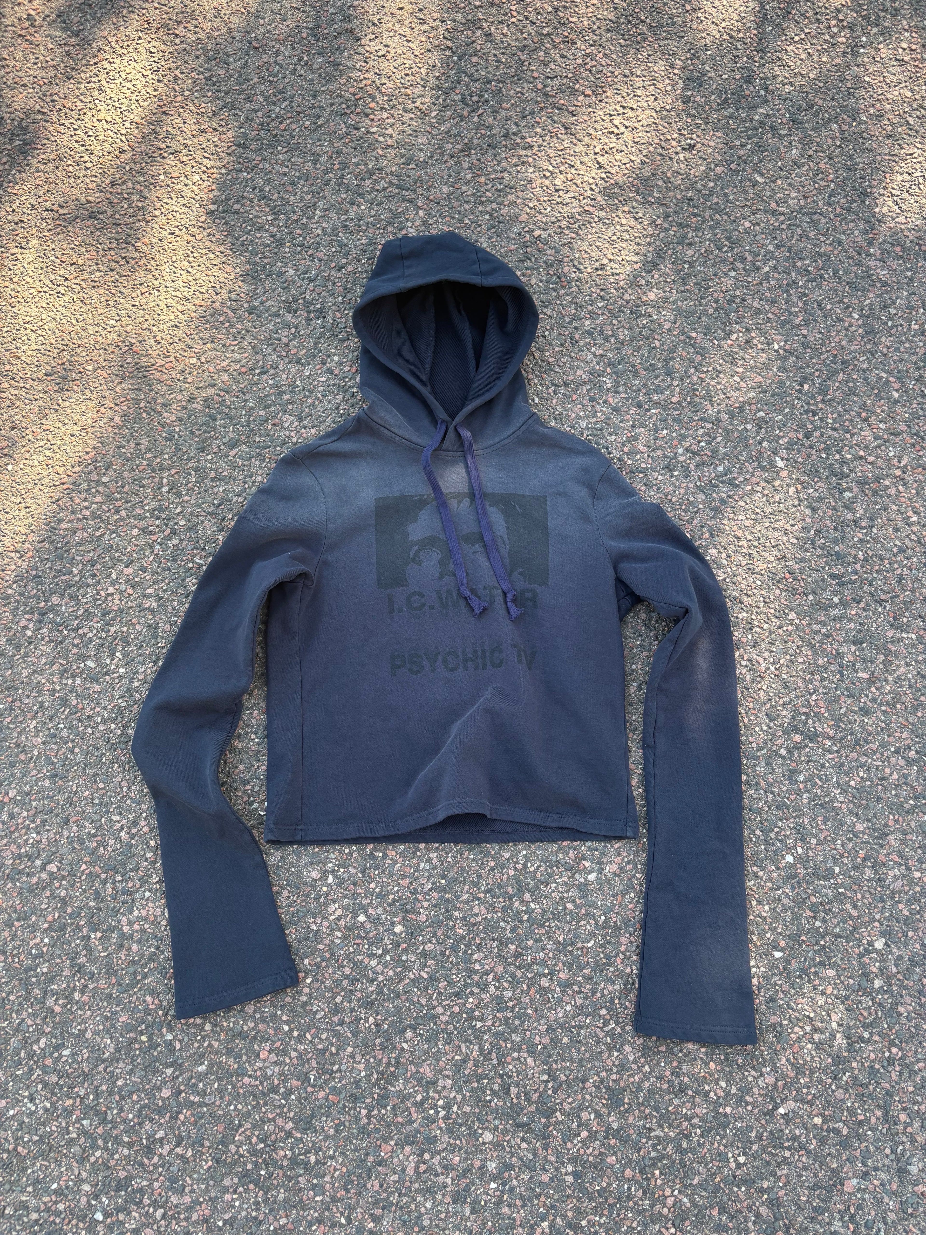 No E Mosen cropped navy hoodie
