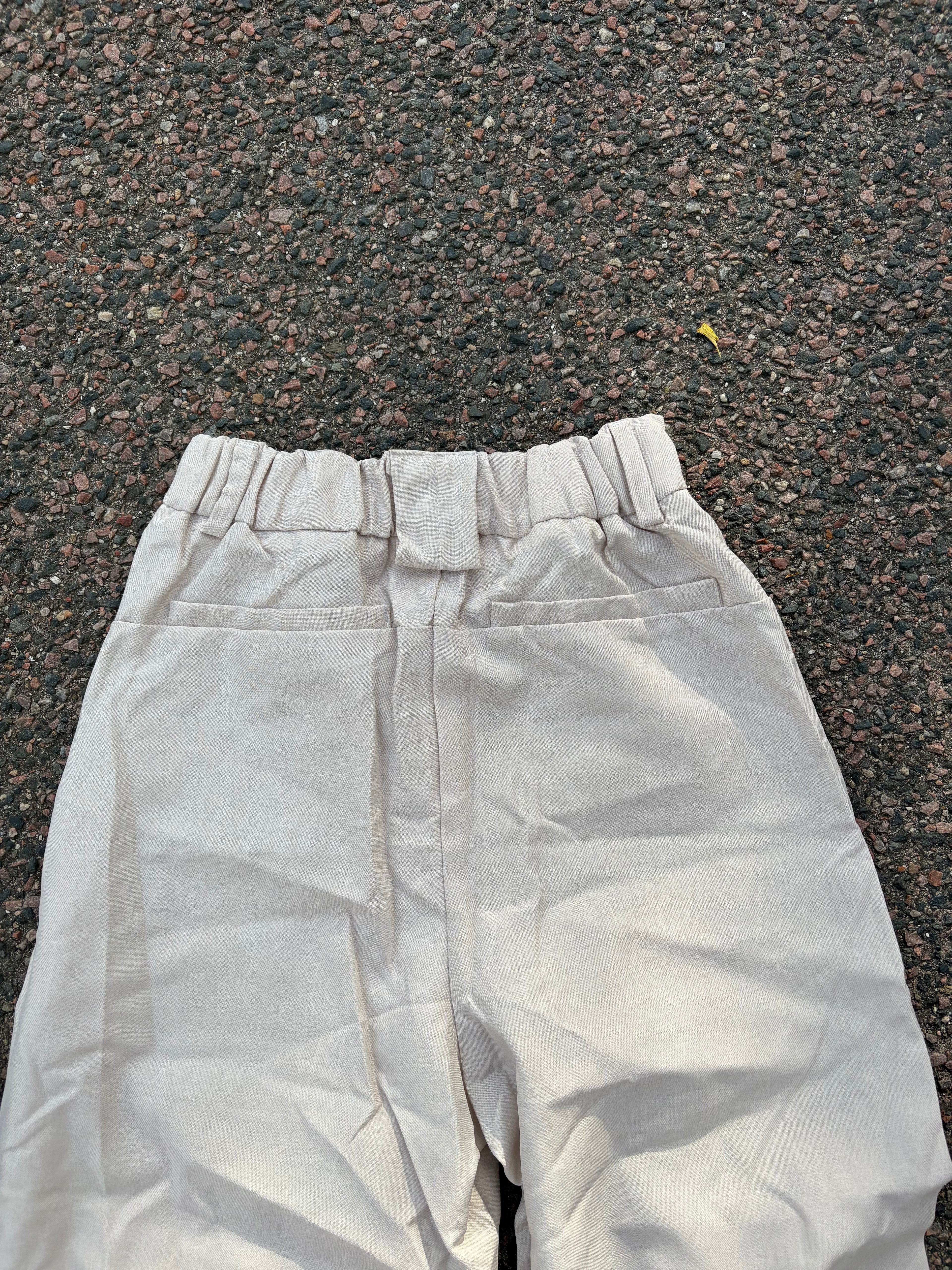 2 button closure wide fit off white pants