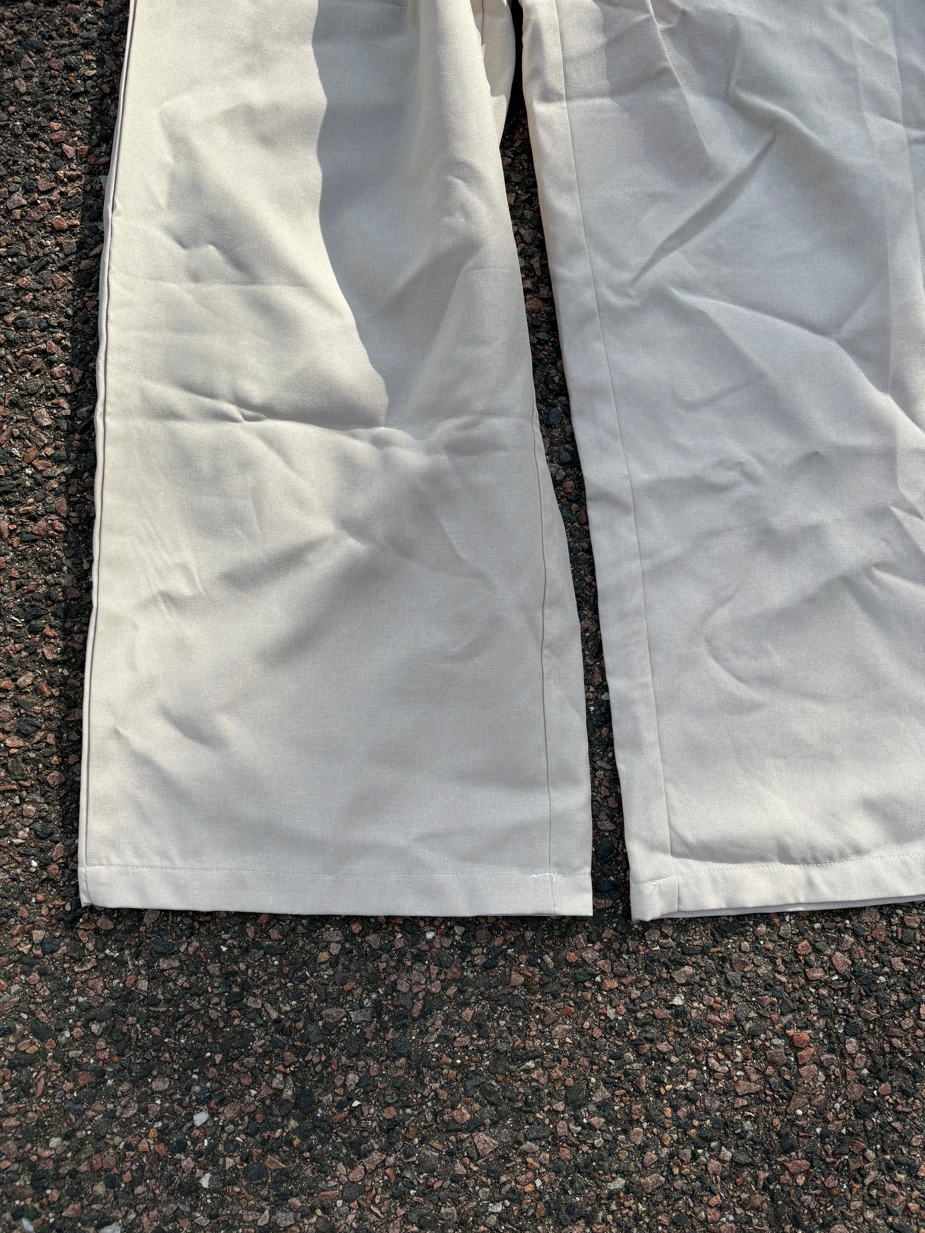 2 button closure wide fit off white pants