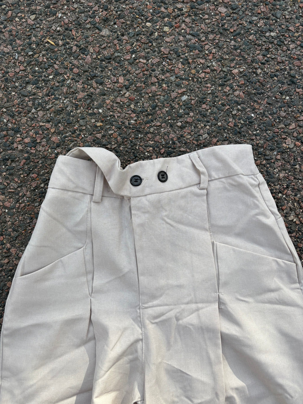2 button closure wide fit off white pants