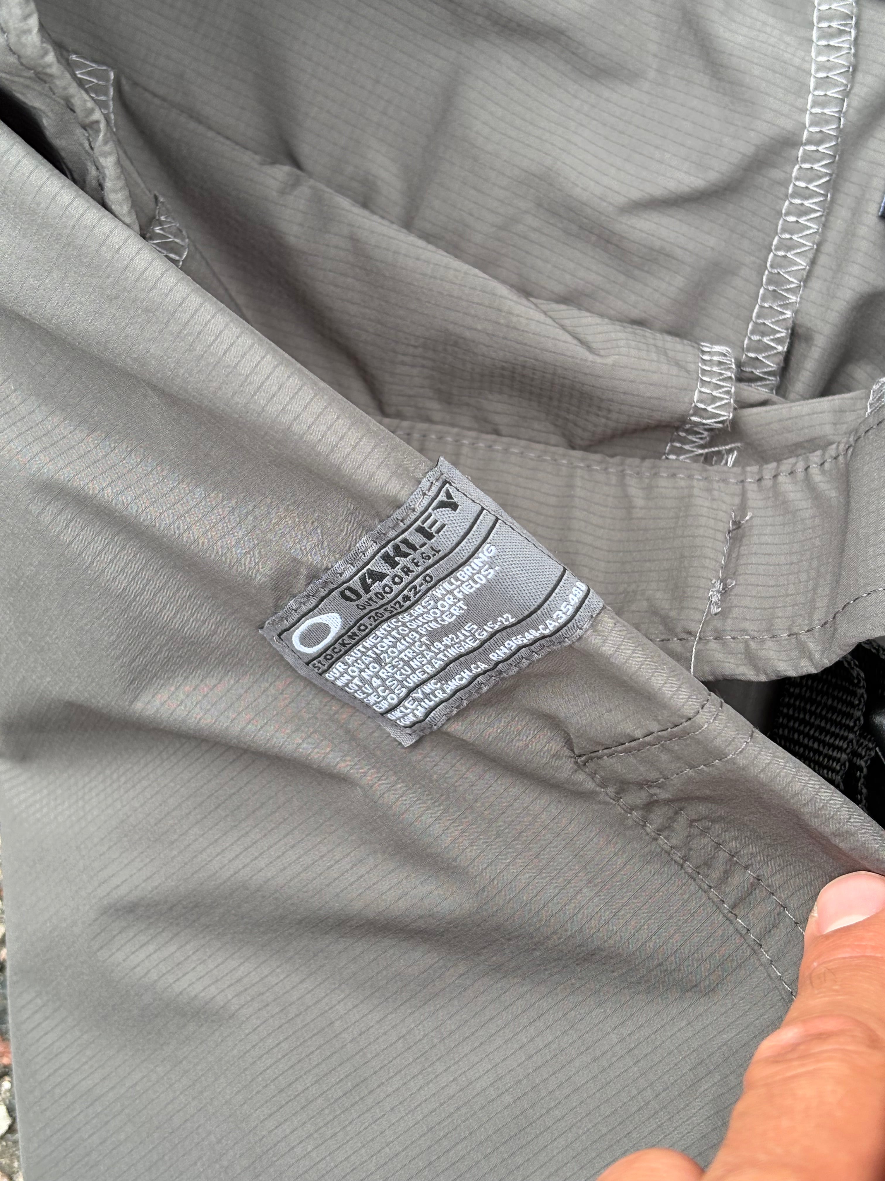Baggy Oakley ski pants gray