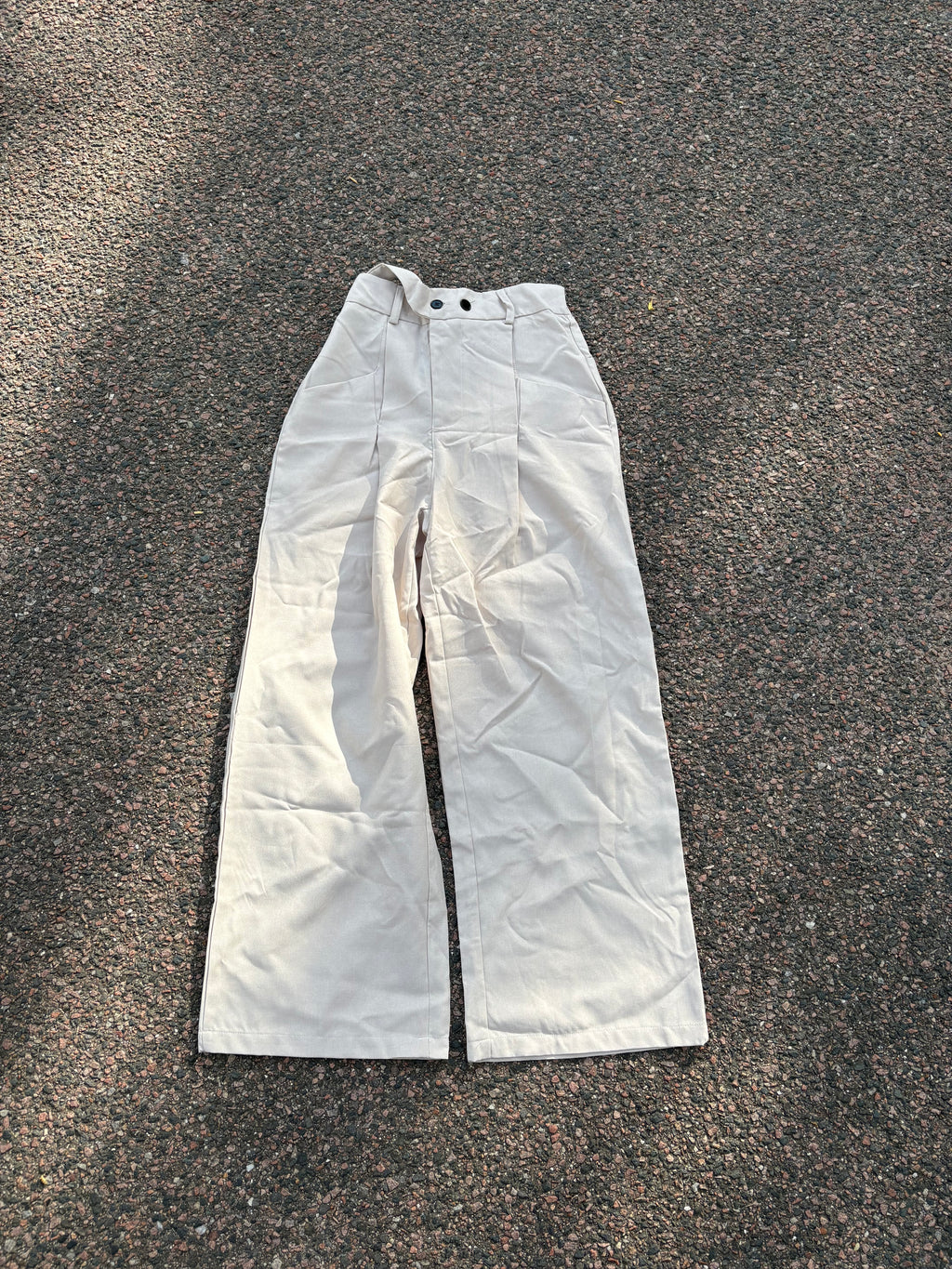 2 button closure wide fit off white pants