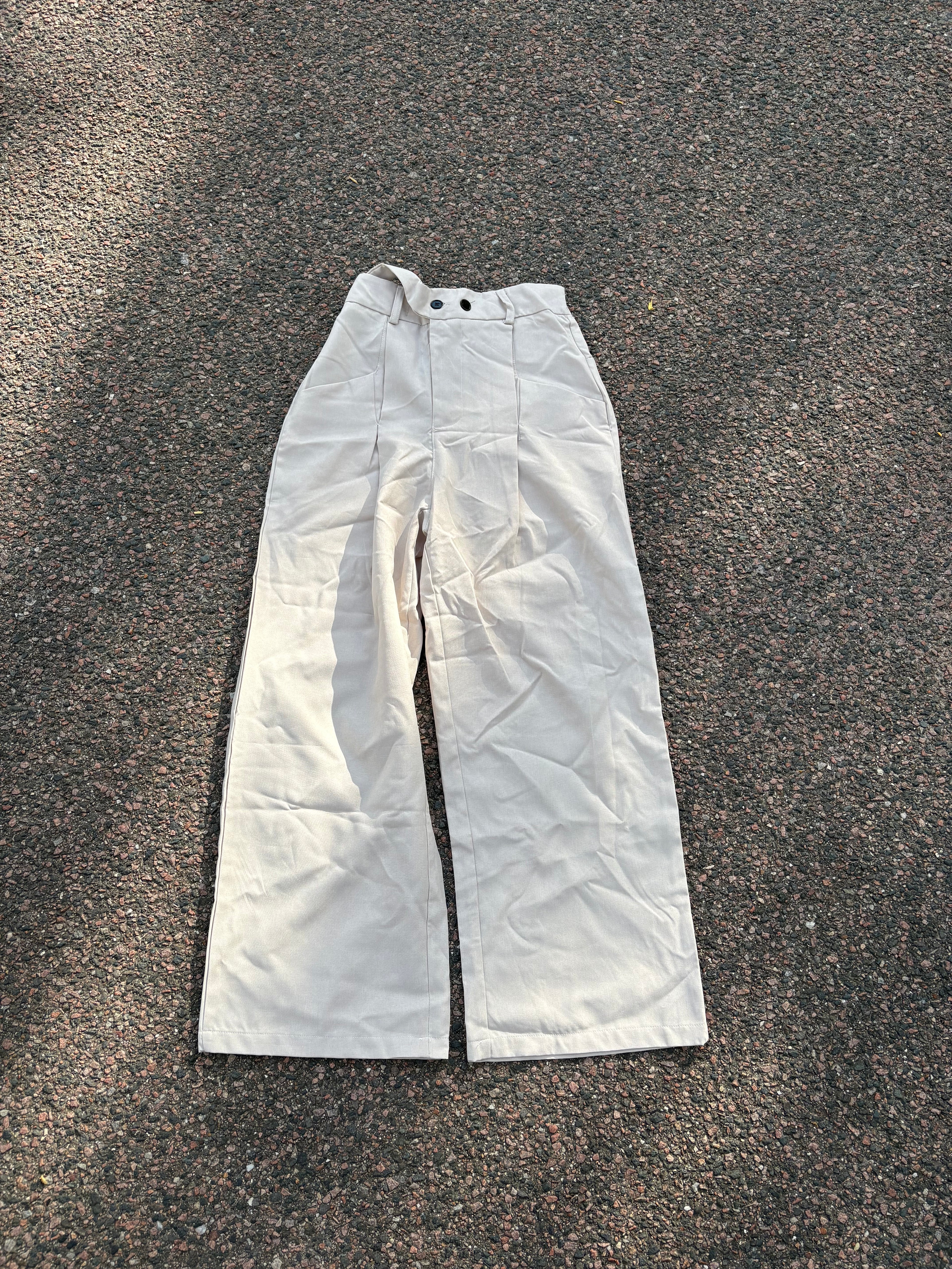 2 button closure wide fit off white pants