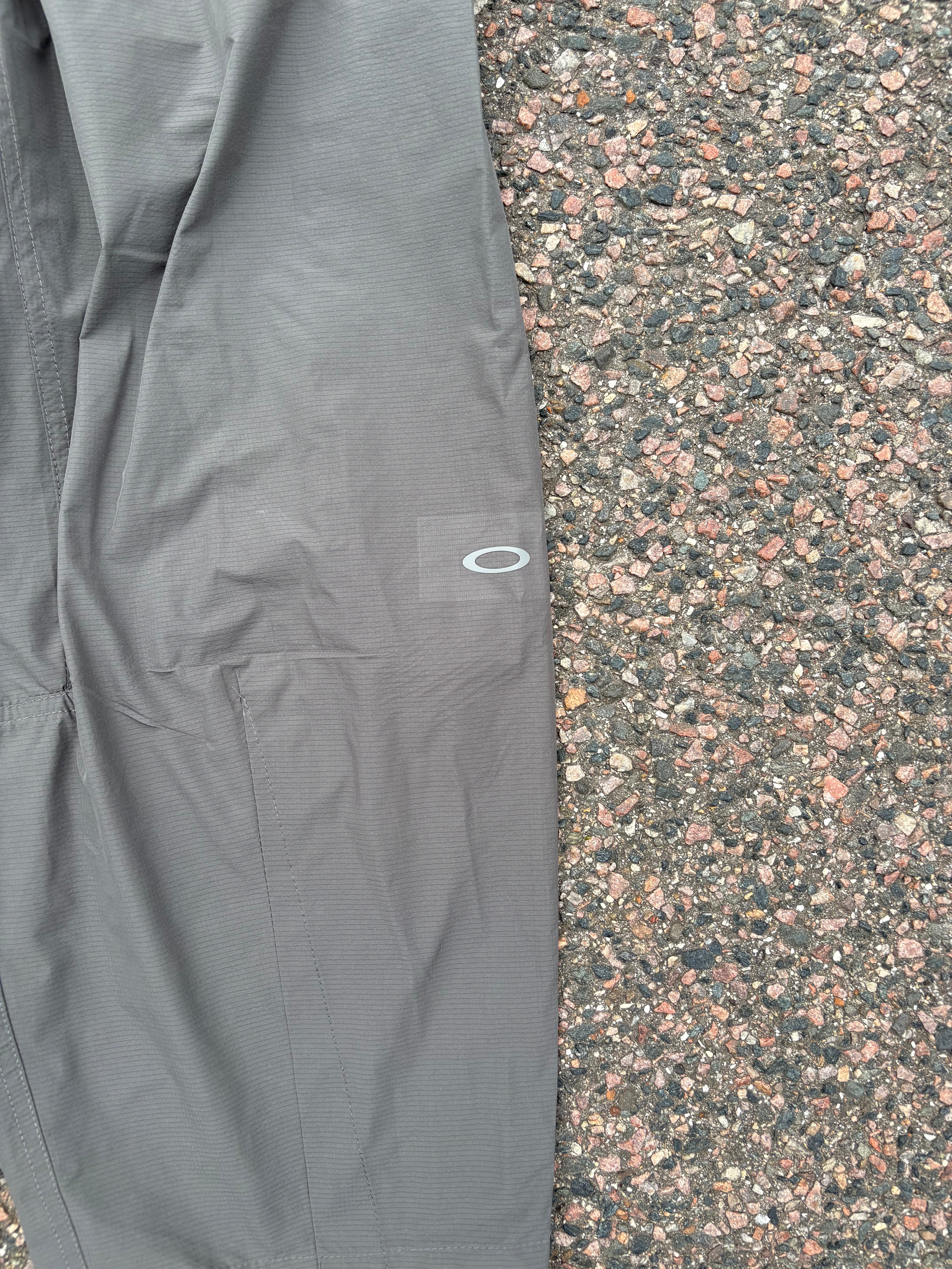 Baggy Oakley ski pants gray