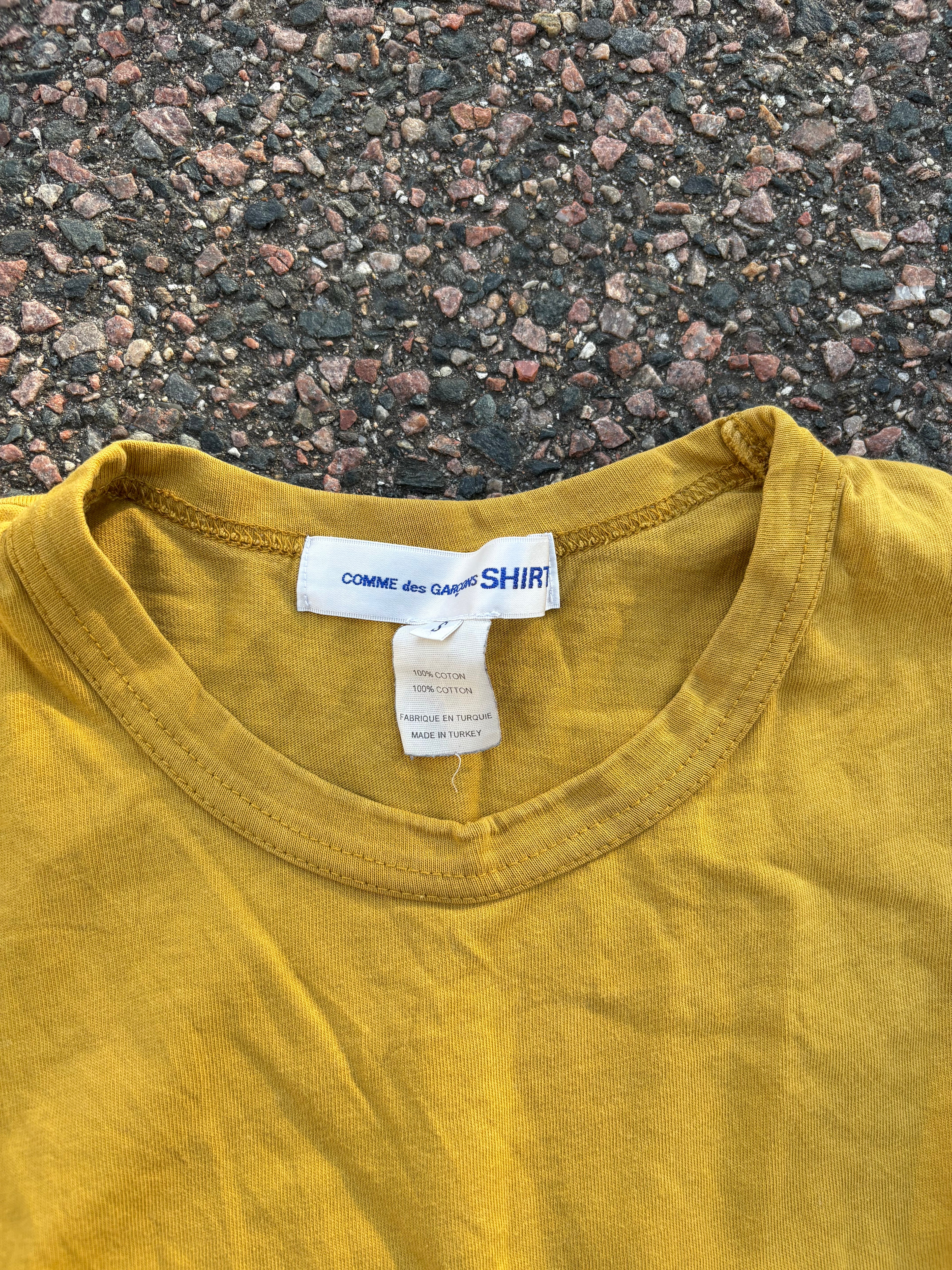 Comme des garcons t shirt yellow