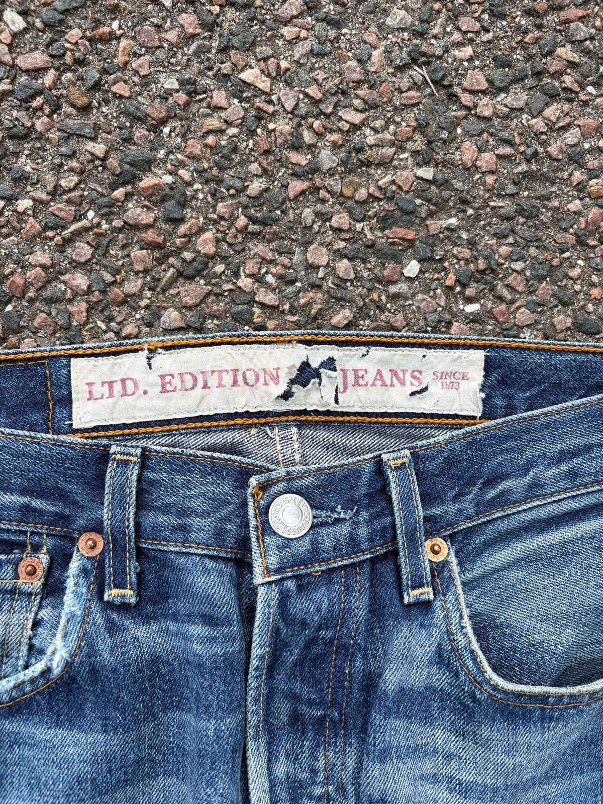 Vintage Levis ltd edition washed jeans straight fit