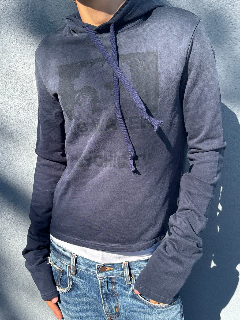 No E Mosen cropped navy hoodie