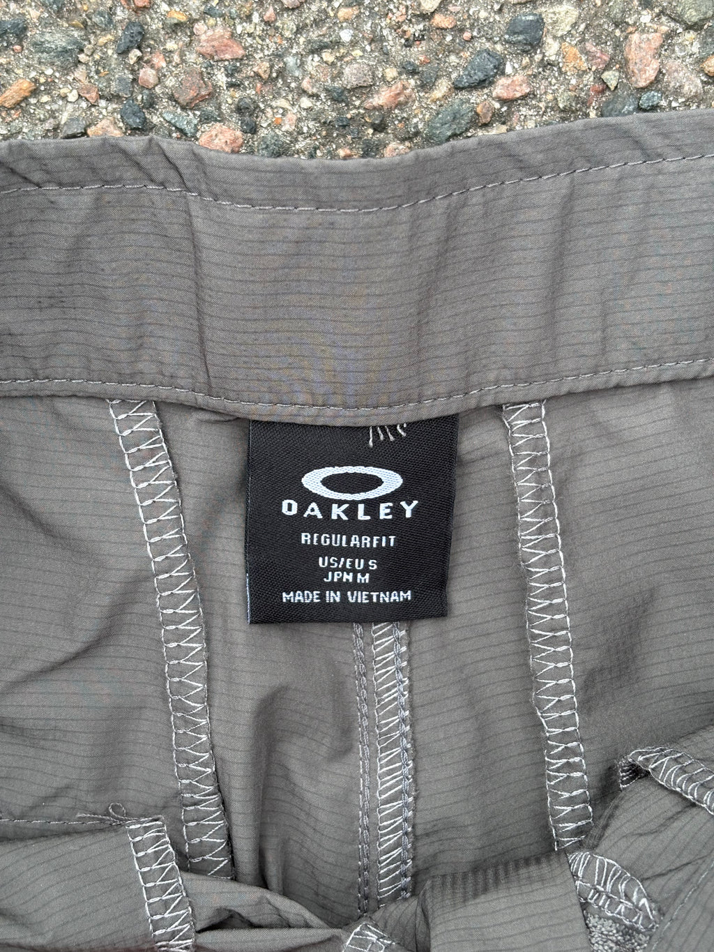 Baggy Oakley ski pants gray