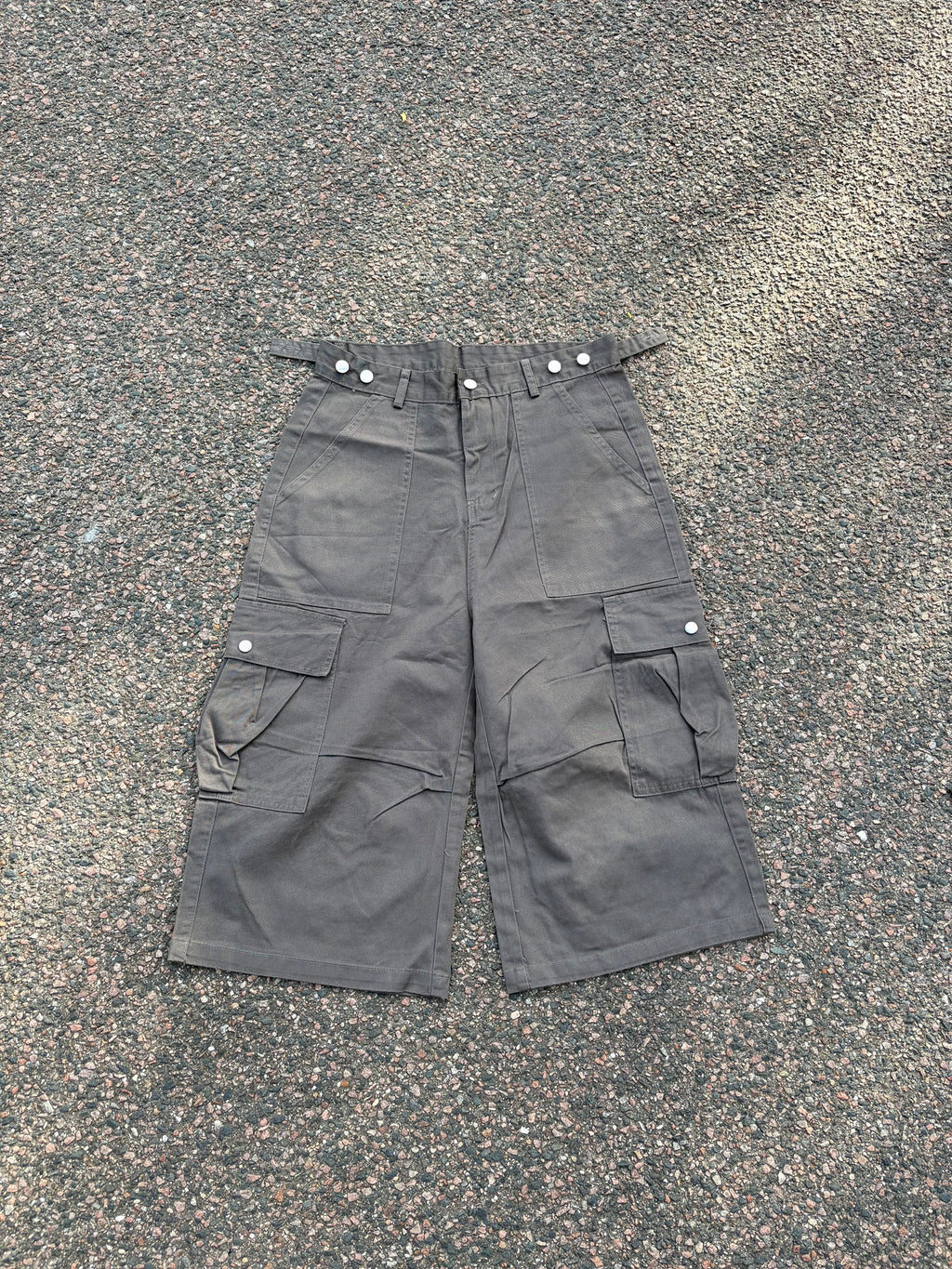 Baggy Capri shorts cargo gray