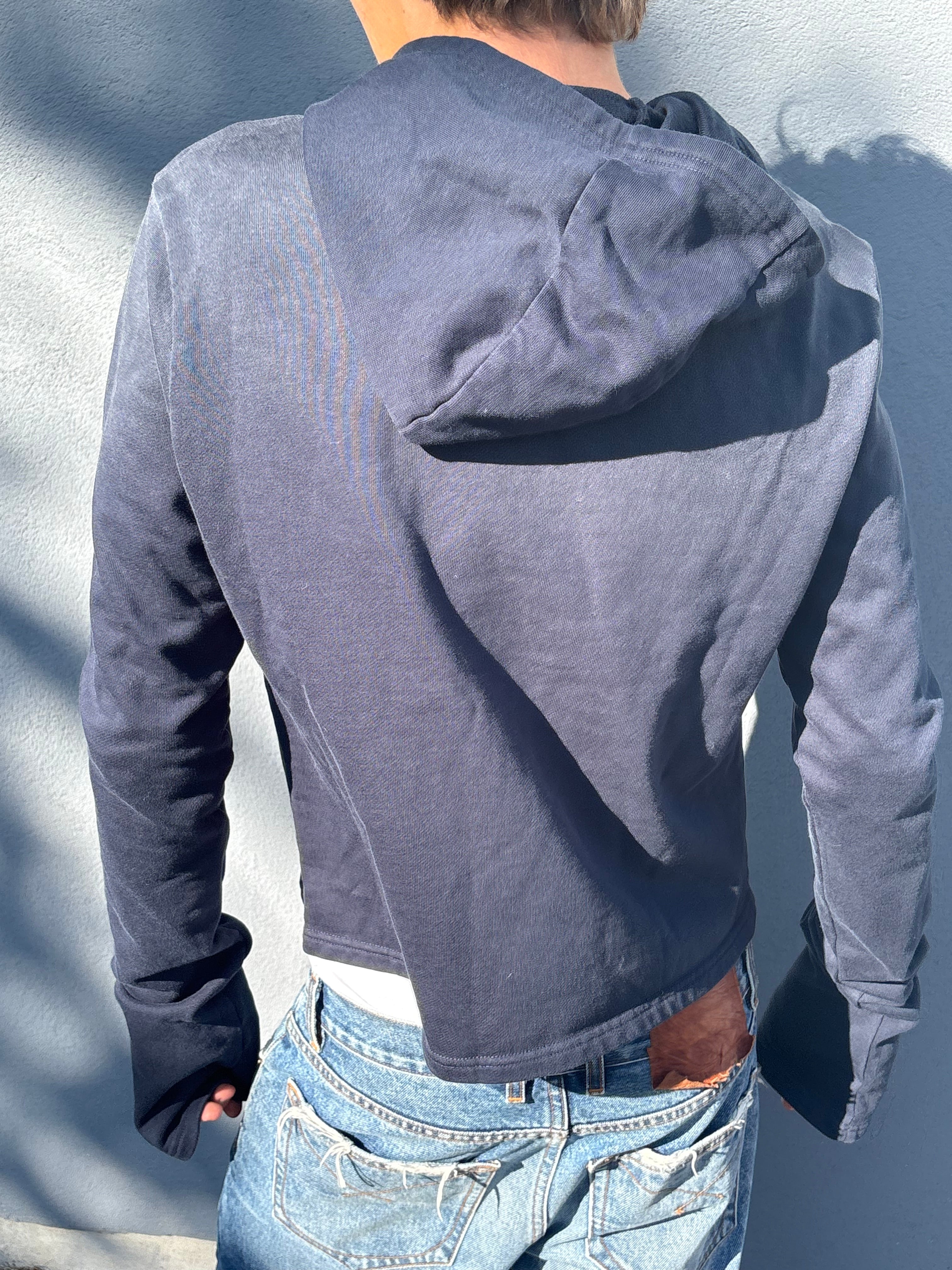 No E Mosen cropped navy hoodie