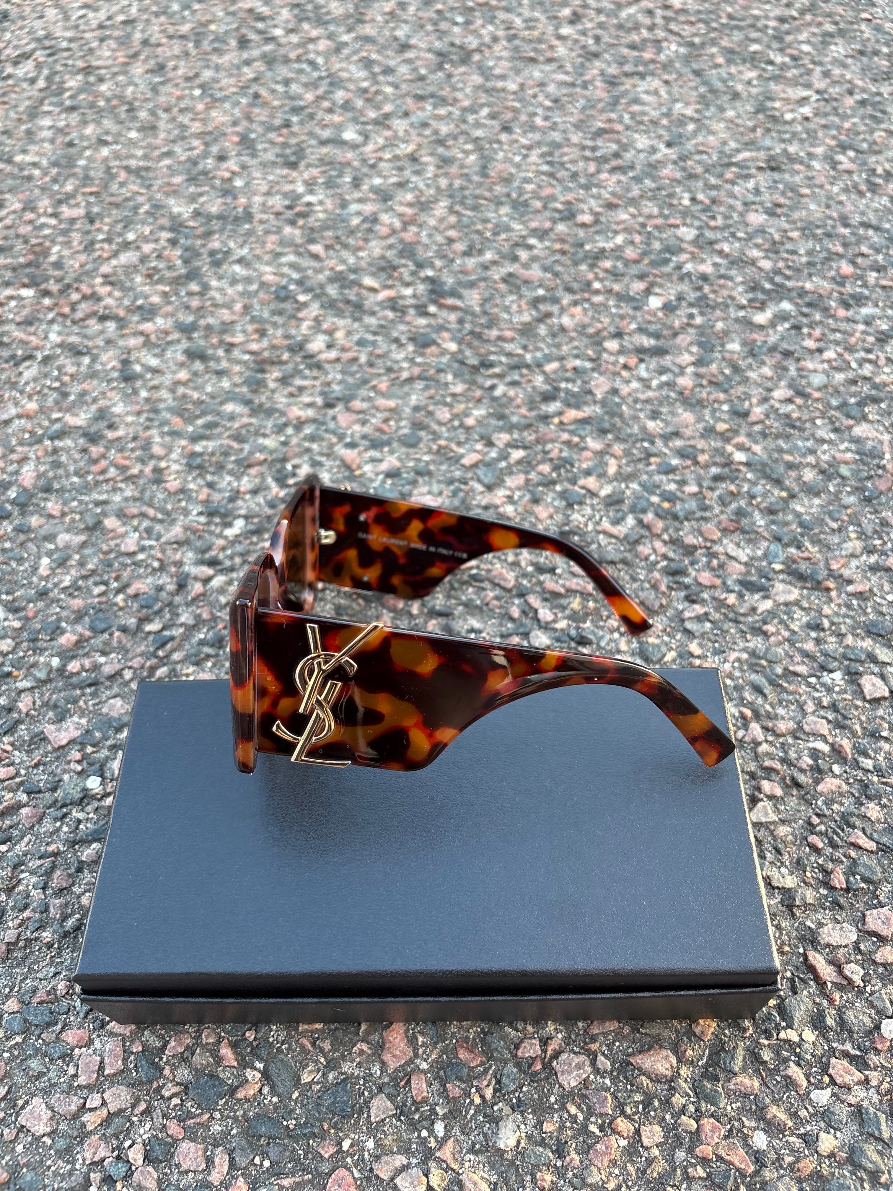 Saint Laurent Leopard glasses 119-54