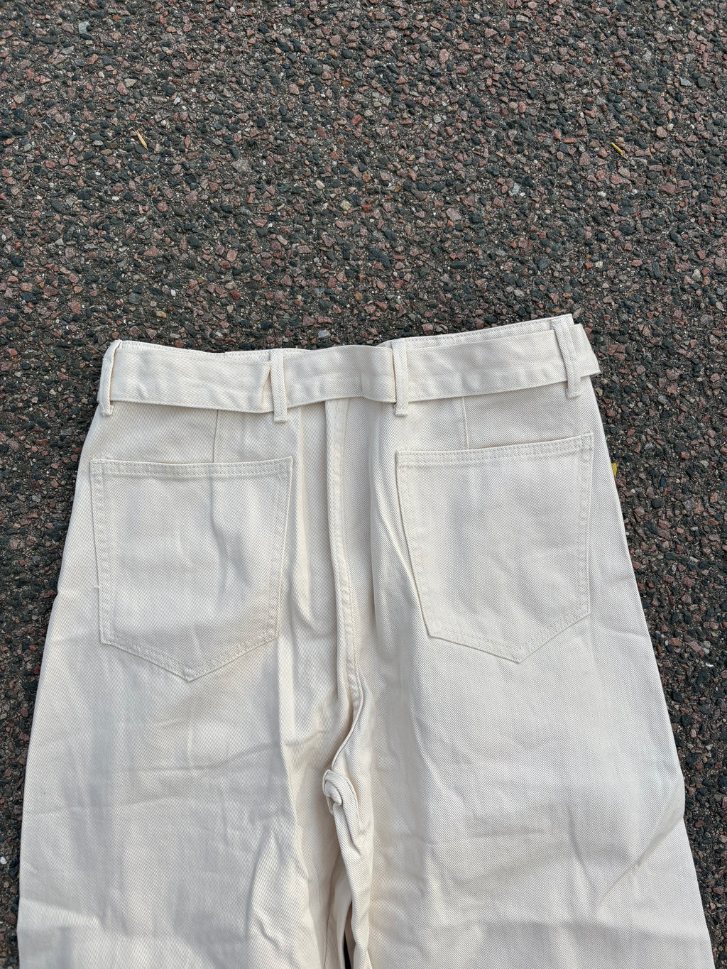 White waistbelt pants wide