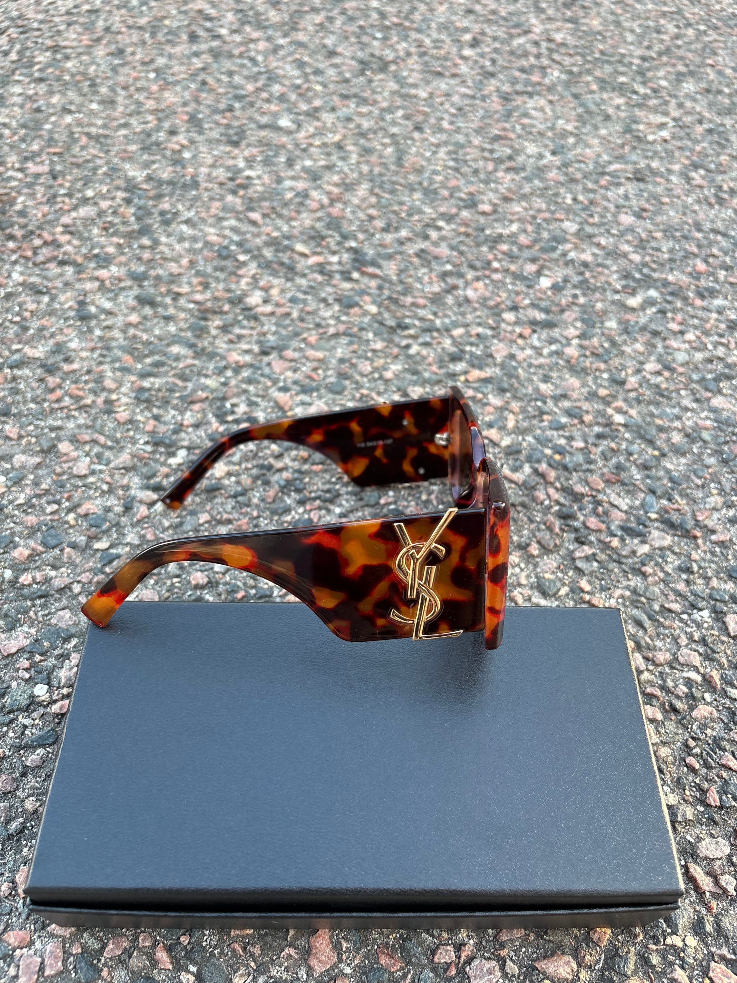 Saint Laurent Leopard glasses 119-54