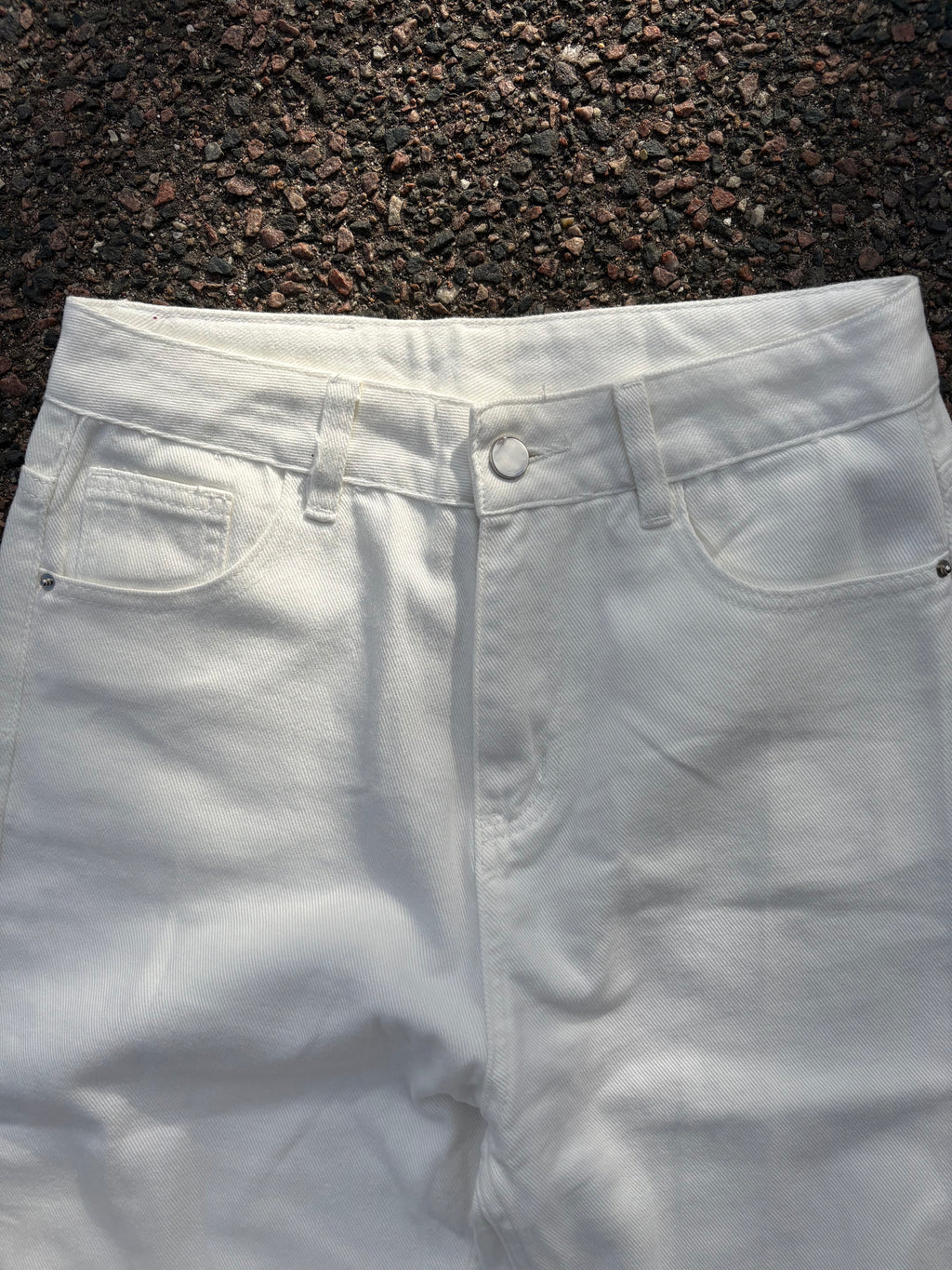 Straight fit white jeans 4 stitches