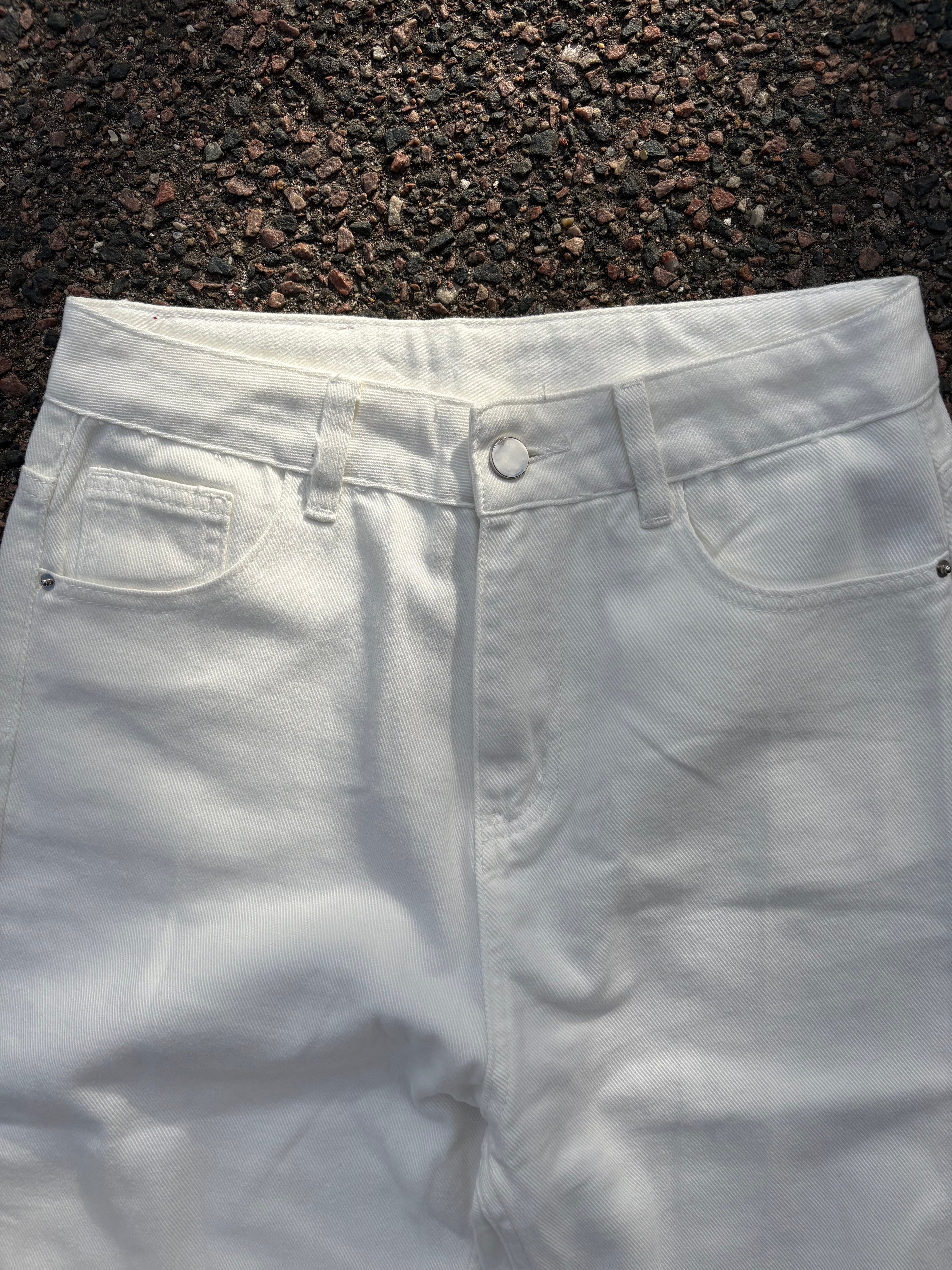 Straight fit white jeans 4 stitches