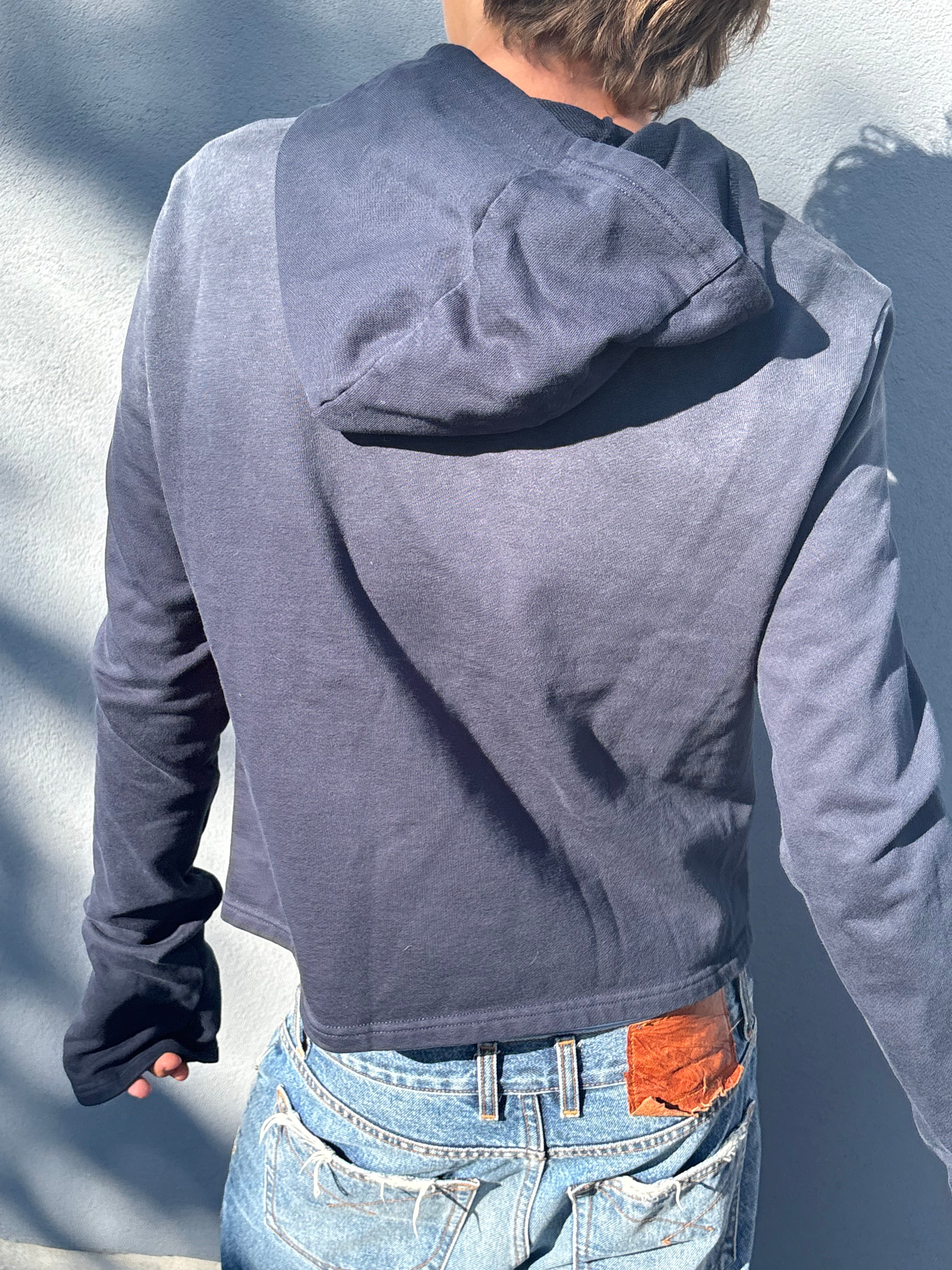 No E Mosen cropped navy hoodie