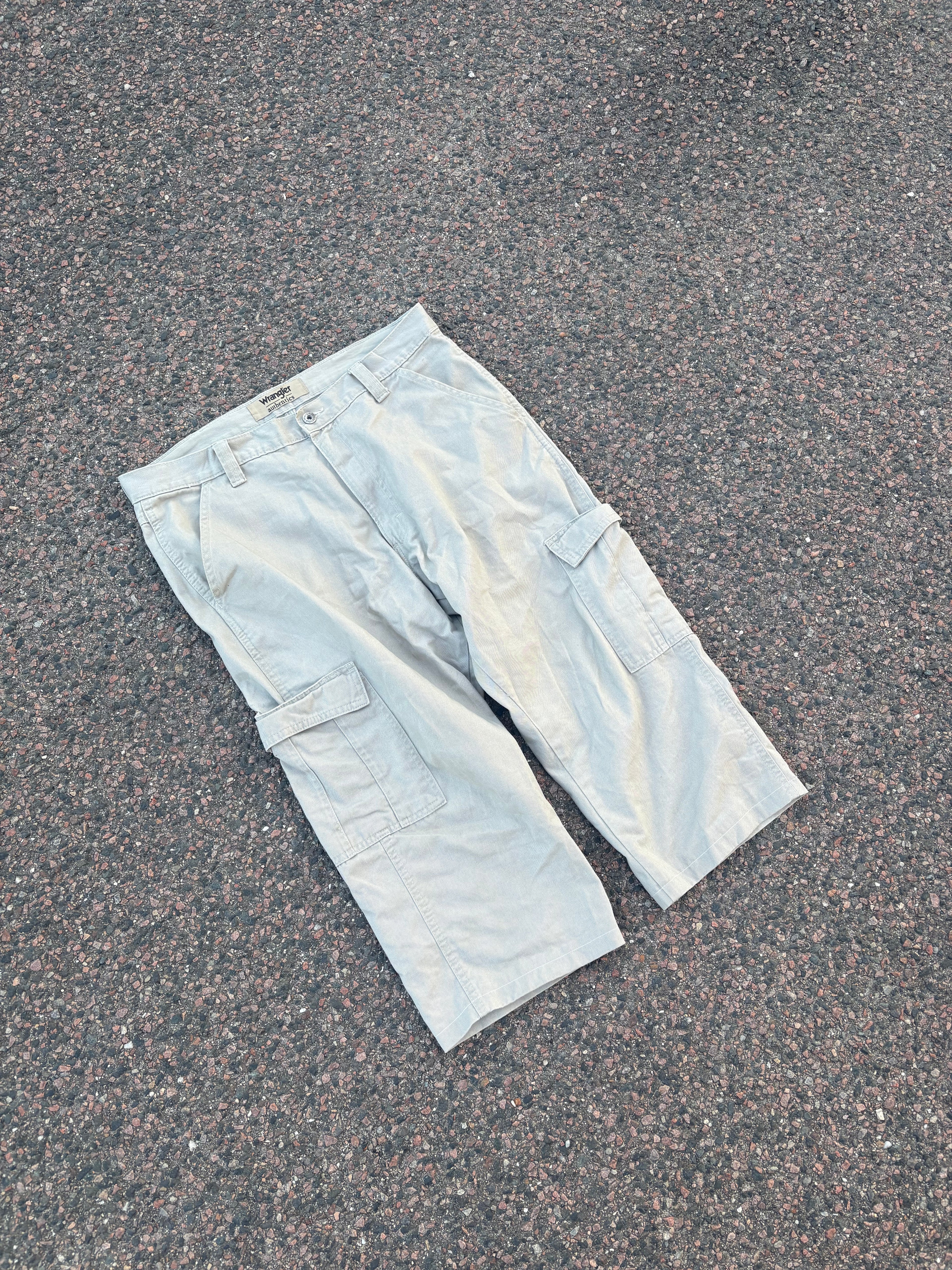 Wrangler capri pants beige