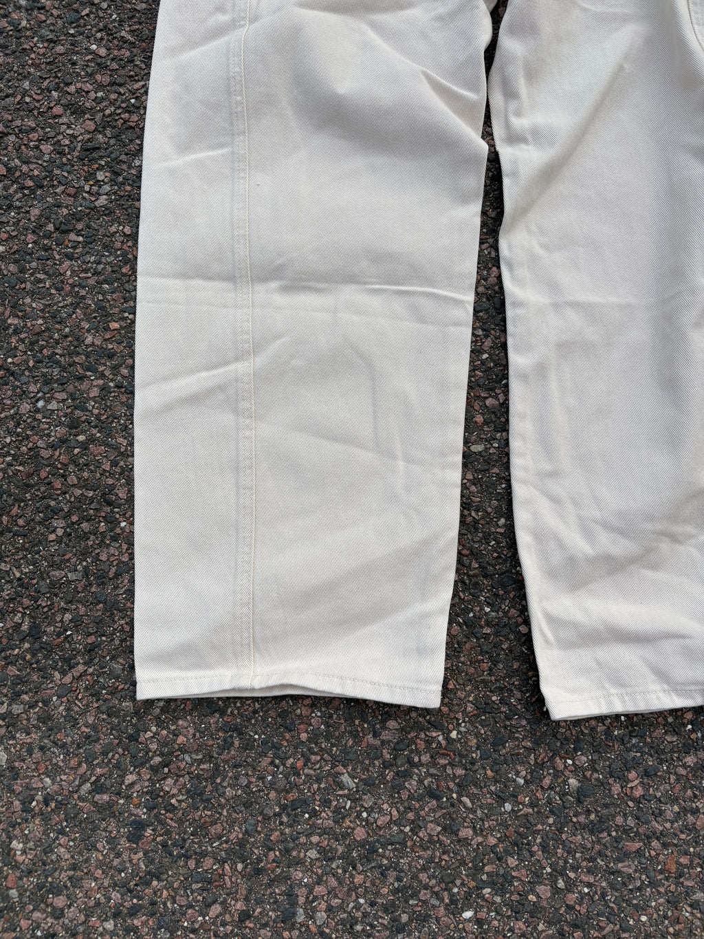 White waistbelt pants wide