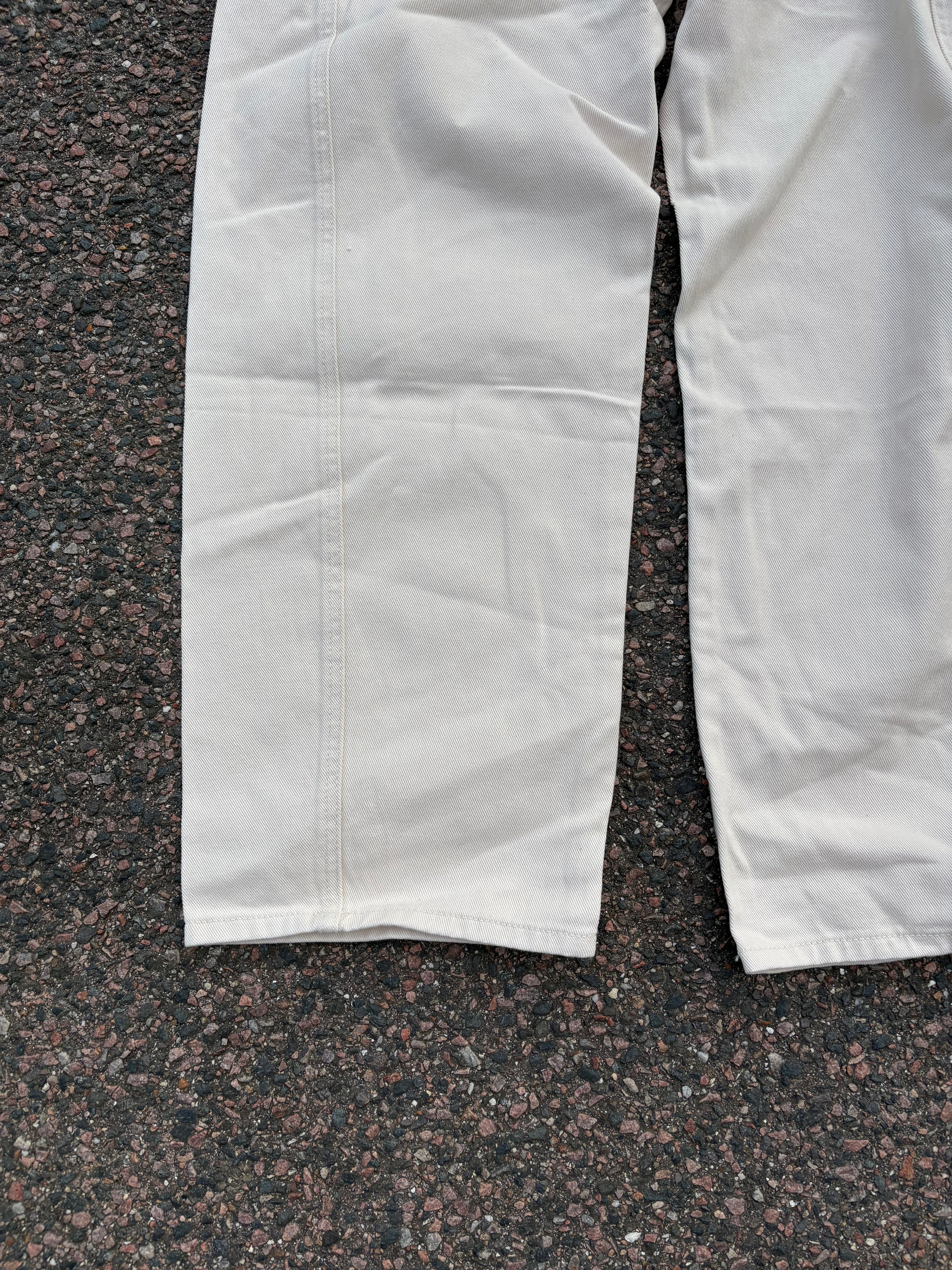 White waistbelt pants wide