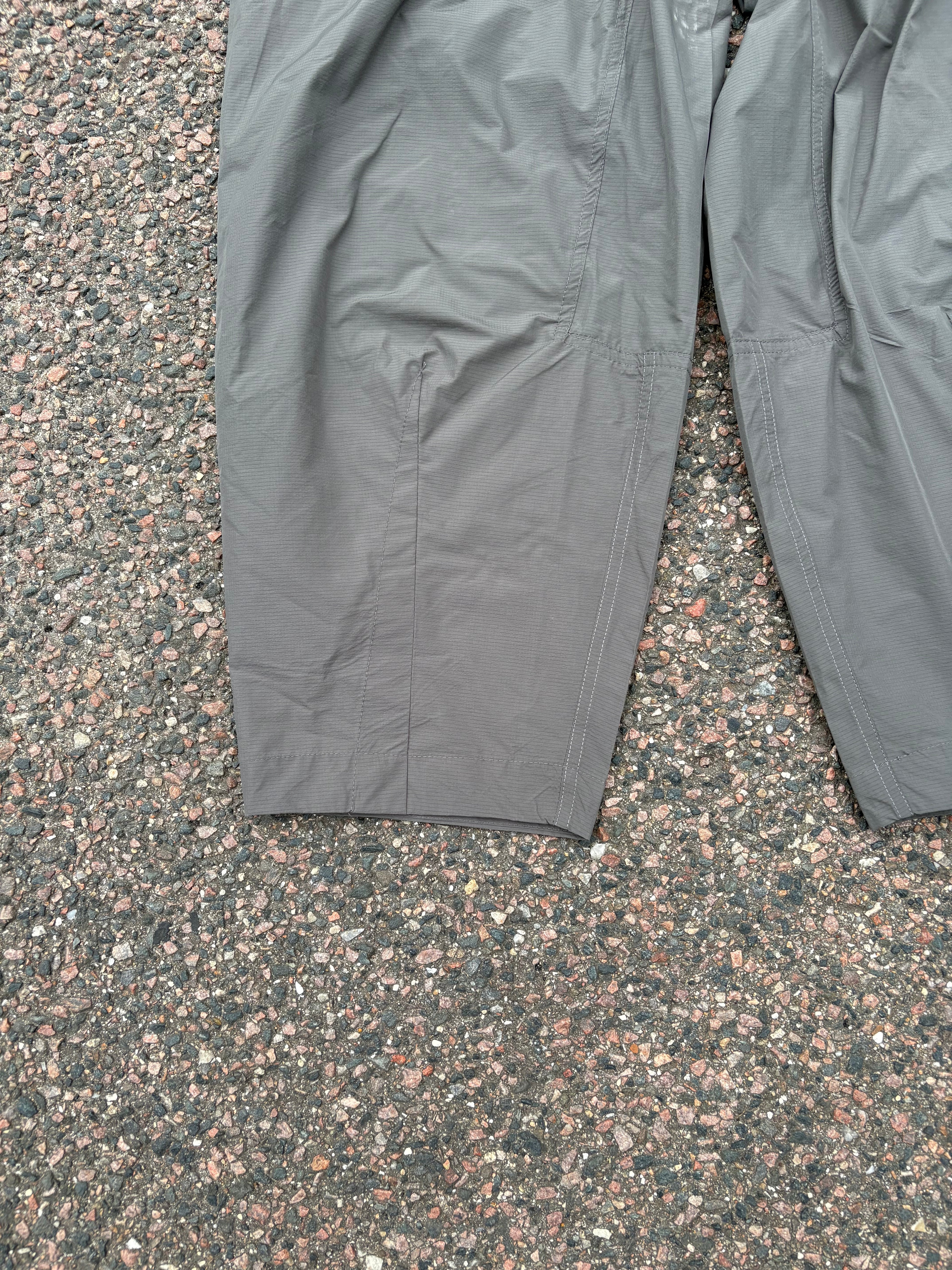 Baggy Oakley ski pants gray